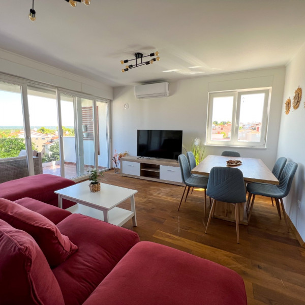 Das Wohnzimmer, Apartmani Korana, Apartments Korana Štinjan - Pula, mit Jacuzzi und Meerblick auf Brijuni Pula