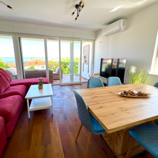 Das Wohnzimmer, Apartmani Korana, Apartments Korana Štinjan - Pula, mit Jacuzzi und Meerblick auf Brijuni Pula