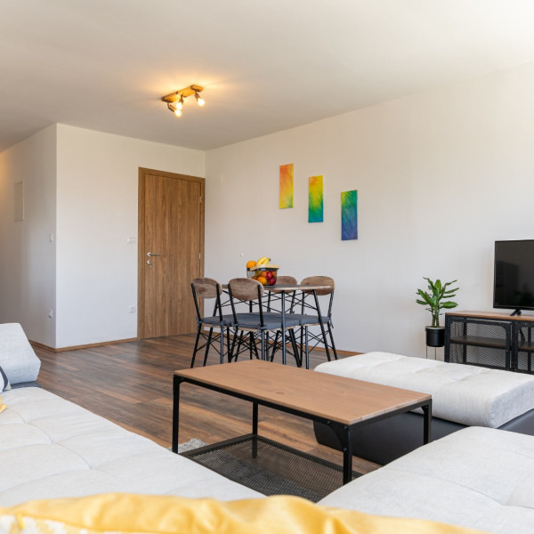 Das Wohnzimmer, Apartmani Korana, Apartments Korana Štinjan - Pula, mit Jacuzzi und Meerblick auf Brijuni Pula